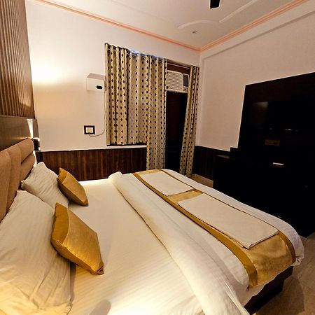 Shri Krishna Divine Dham Hotel มถุรา ภายนอก รูปภาพ
