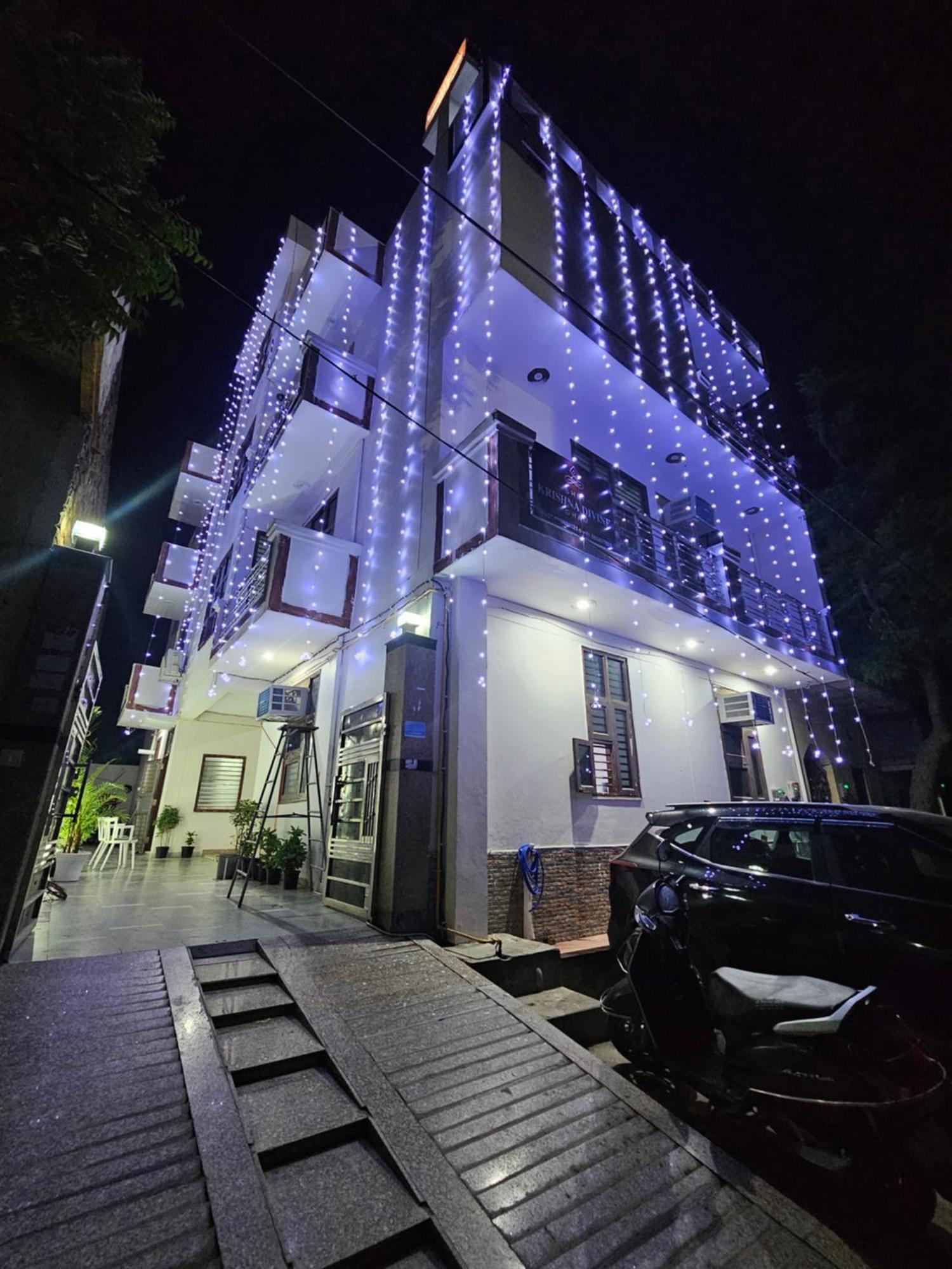 Shri Krishna Divine Dham Hotel มถุรา ภายนอก รูปภาพ