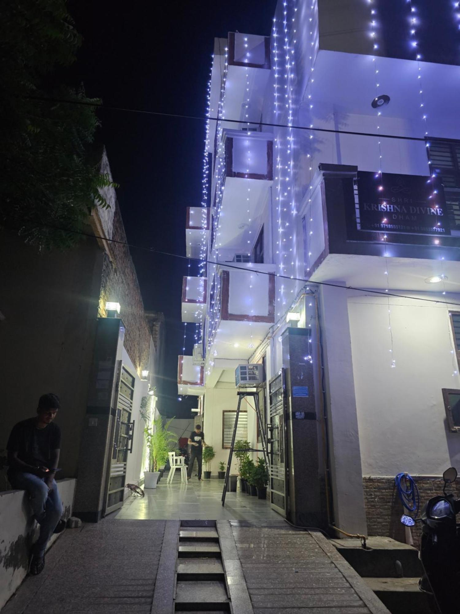 Shri Krishna Divine Dham Hotel มถุรา ภายนอก รูปภาพ