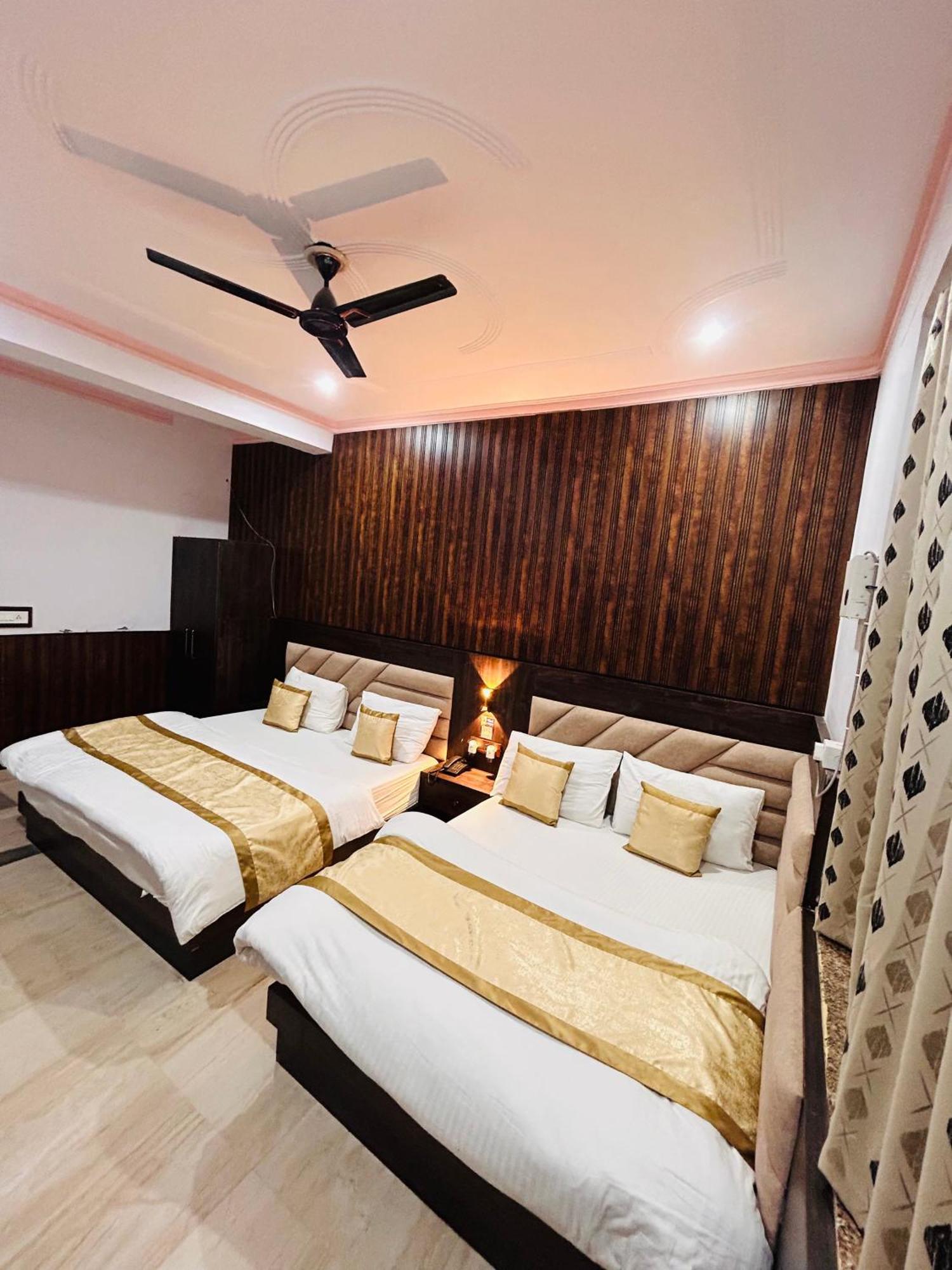 Shri Krishna Divine Dham Hotel มถุรา ภายนอก รูปภาพ