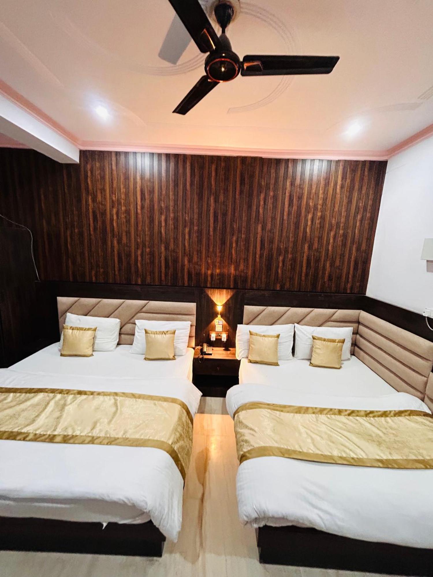 Shri Krishna Divine Dham Hotel มถุรา ภายนอก รูปภาพ